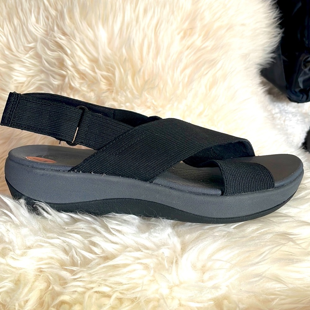 CLARK Cloudstepper Sandals NWT - Size 7